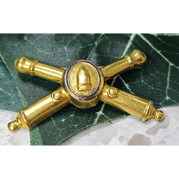 WWII US Army Coast Artillery Corps Regiment DI Crest Insignia PIN - Picture 1 of 3